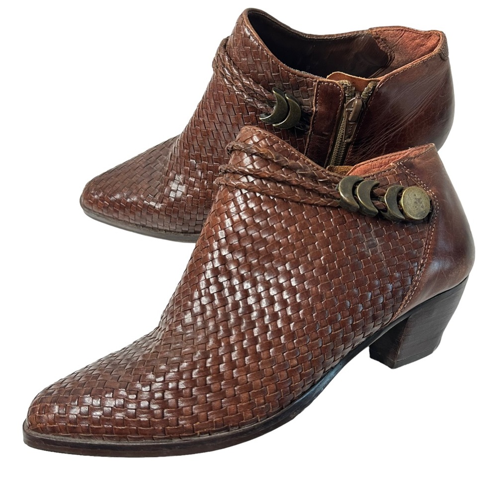 Braided Valerie Stevens Leather Ankle Boots 7